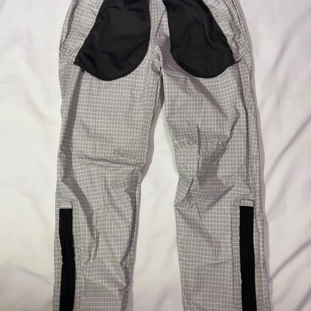 REI Women's Black Cargo Pants - Picture 7 of 7